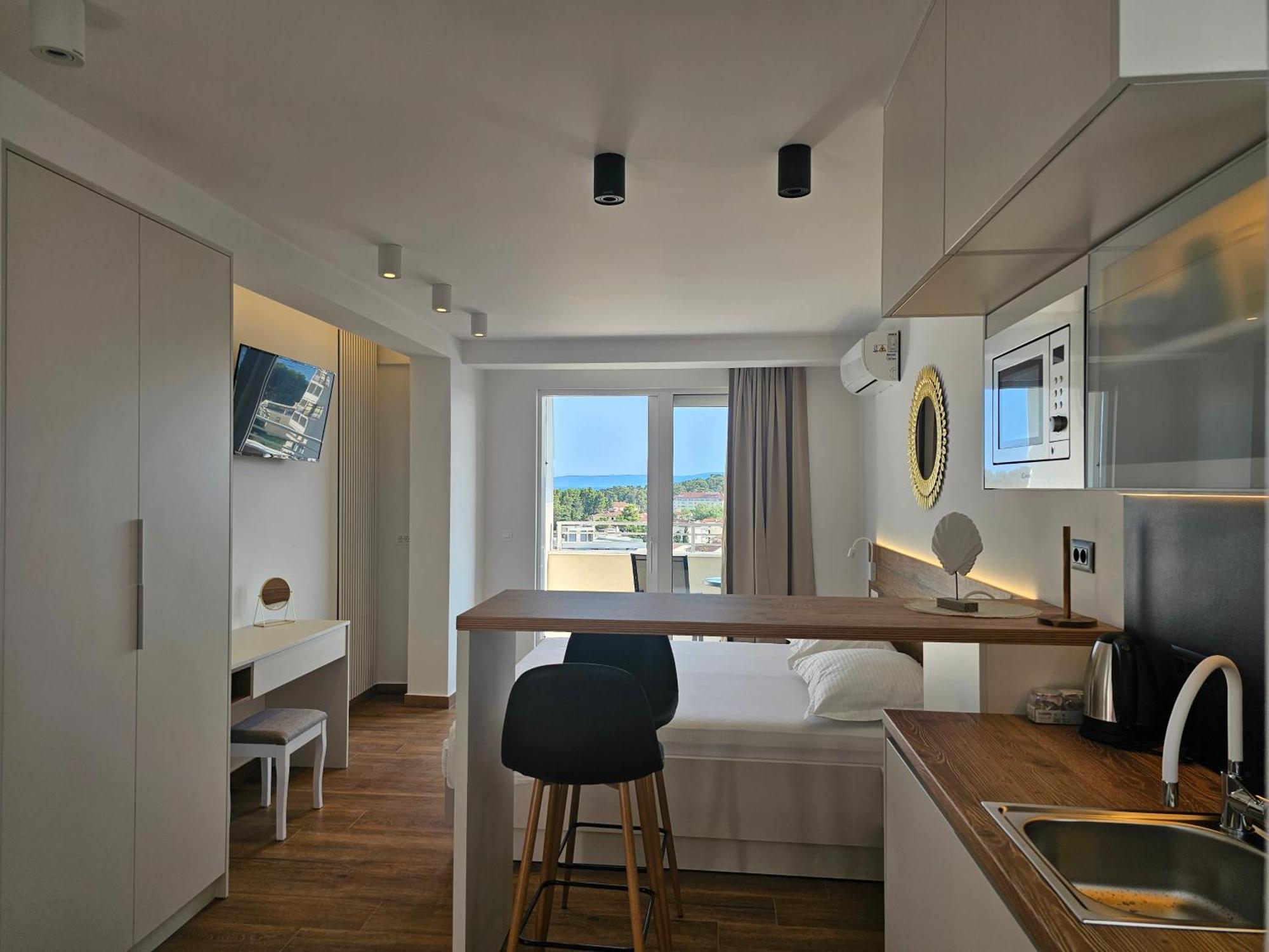 Apartmani Sole Макарска Екстериор снимка